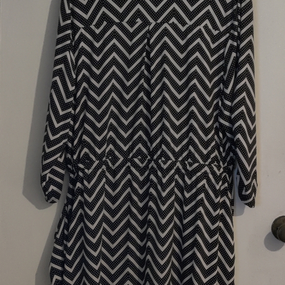 Robert Louis dress - Picture 2 of 4